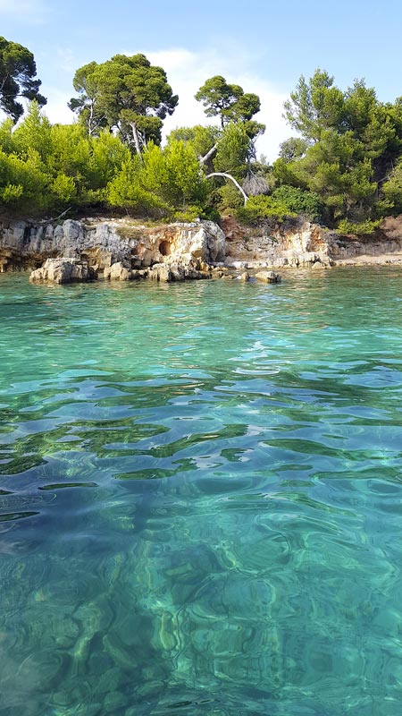 Eau turquoise sur les iles de Lérins Cannes