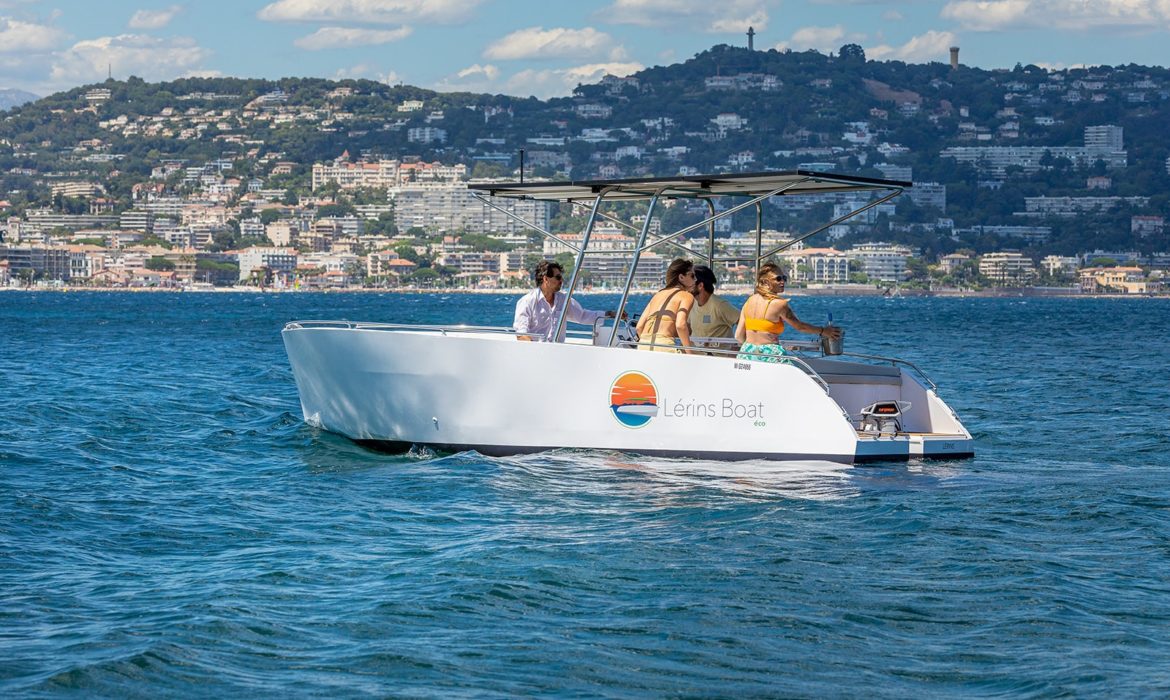 Qu'est-ce qu'un bateau électrique solaire? Location à Cannes